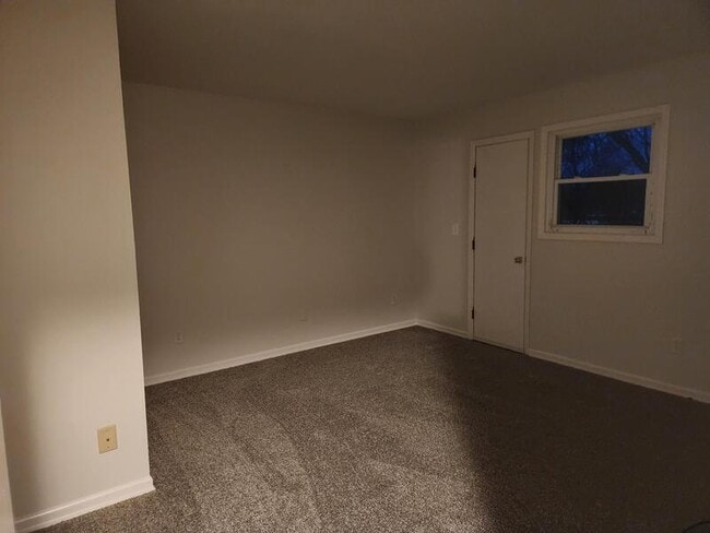 Building Photo - 17 Alexander Dr