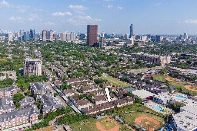 Building Photo - 1112 Bering Dr