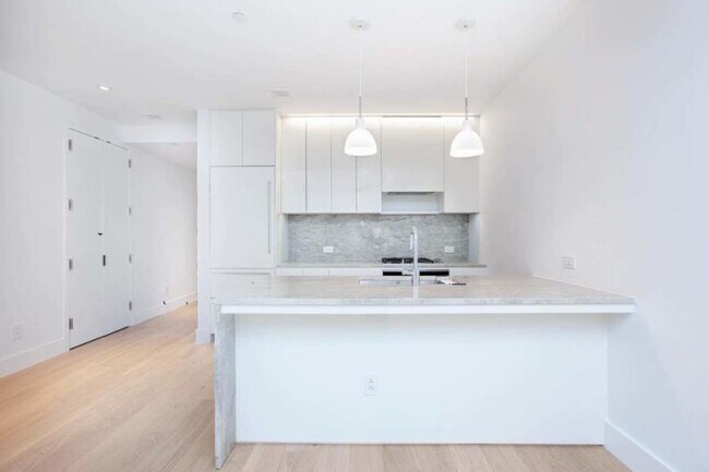 Building Photo - 1 bedroom in New York NY 10023