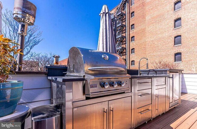 Building Photo - 1420 Paloma Way NW