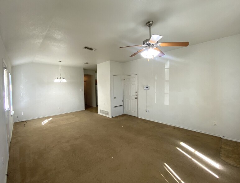 Building Photo - 2912 Ashley Dr
