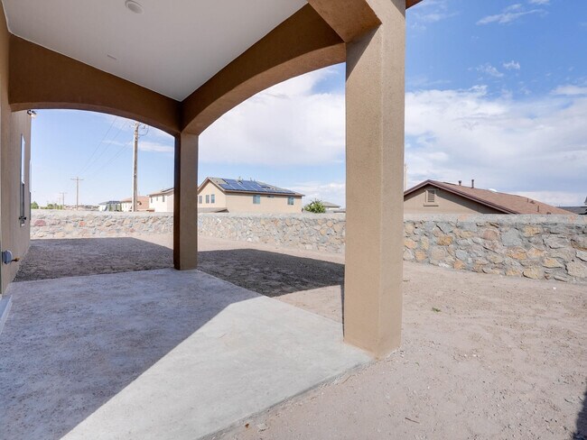 Building Photo - 392 Frodsham St