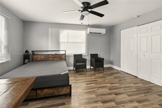 Building Photo - 3633 SW 12th Ct
