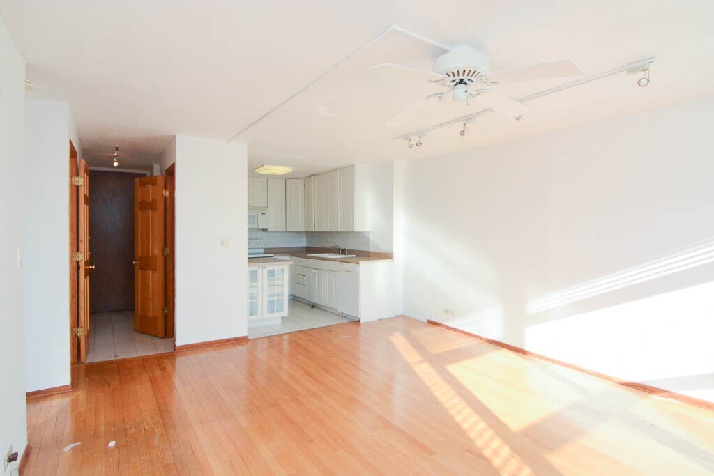Building Photo - 5100 N Marine Dr