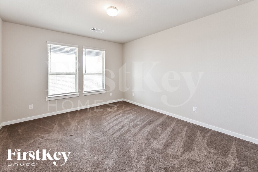 Building Photo - 12319 Summerbrook Dr