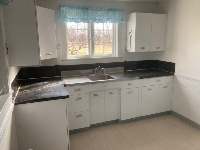 Building Photo - Country 2 bedroom house for rent in Penn Yan.
