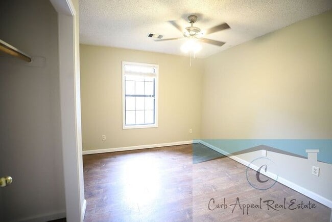 Building Photo - Nettleton Schools - 6 bed/ 3 bath 2,500 sq.ft.., back deck, fenced yard!!