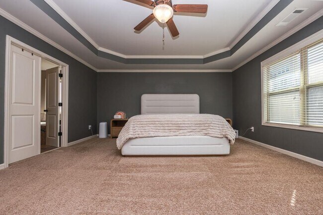 Building Photo - 4669 Sierra Creek Dr NE