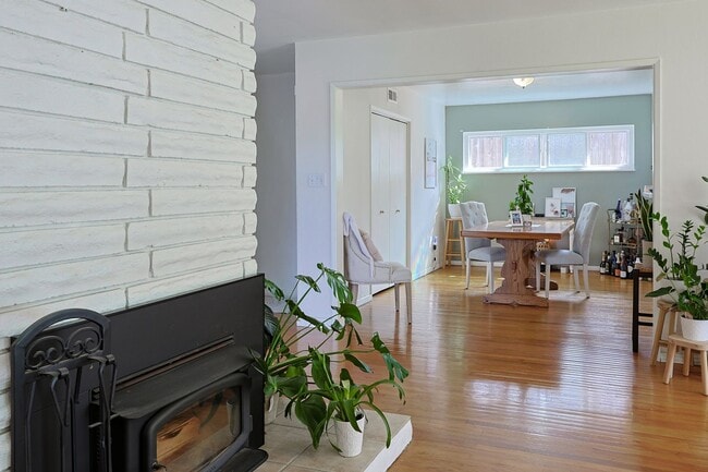 Building Photo - 3-Bed, 2-Bath Home on Large Lot in Prime San Diego Location