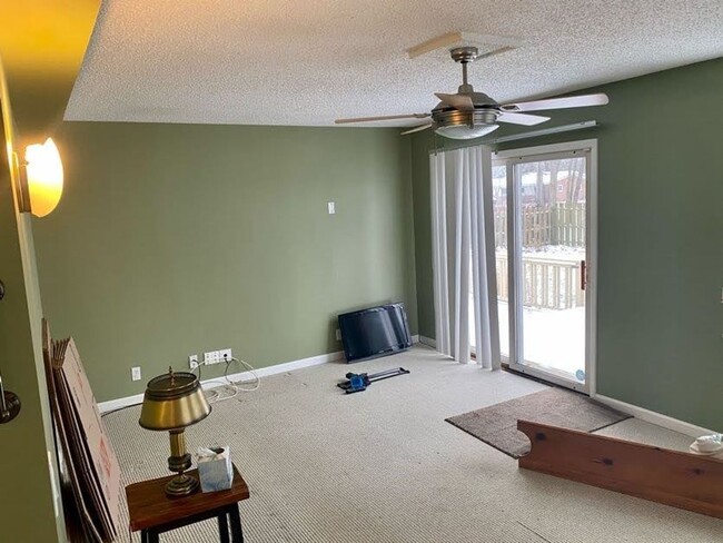 Building Photo - 2 Bedroom 2 Bath home - Quiet Area - Video...