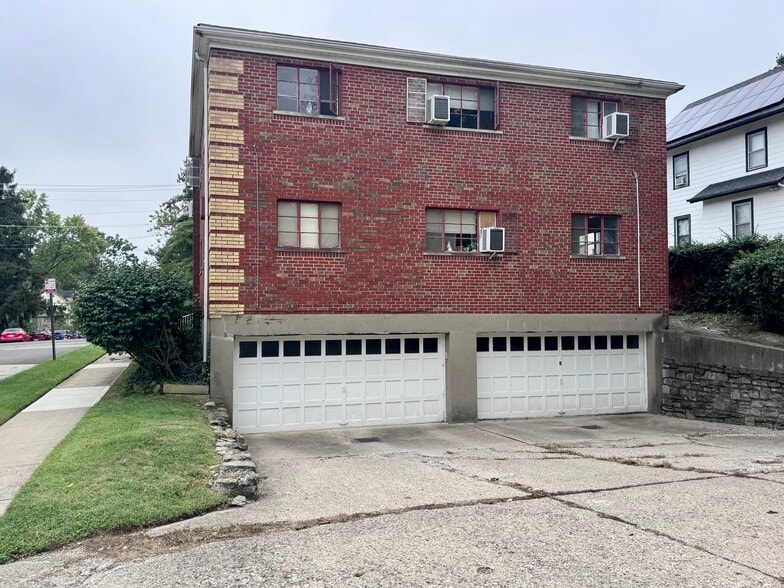 Exterior Rear - Garage Parking (1 Space) - 4028 Harding Ave