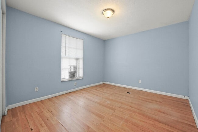Building Photo - 816 20th St