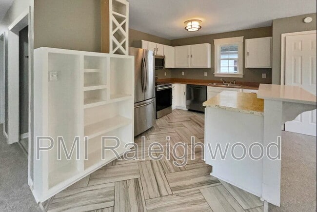 Building Photo - 414 Longfellow St