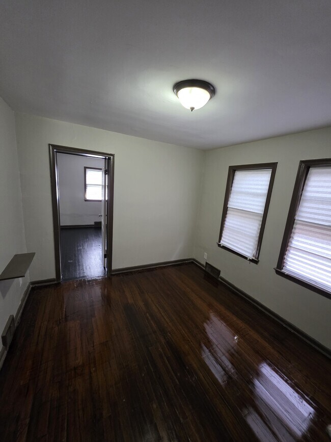 Building Photo - 9086 Plainview Ave