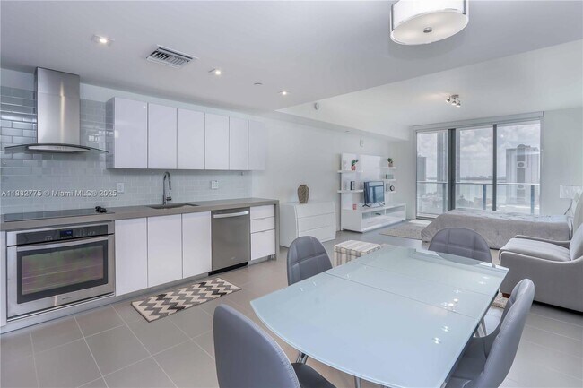 Building Photo - 1600 NE 1st Ave