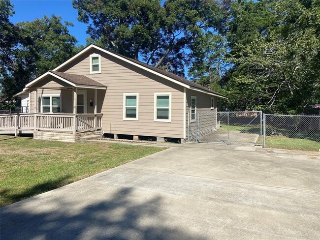 Building Photo - 540 Magnolia St