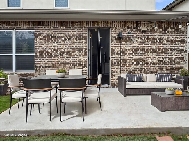 Building Photo - 1304 Westborough Ln