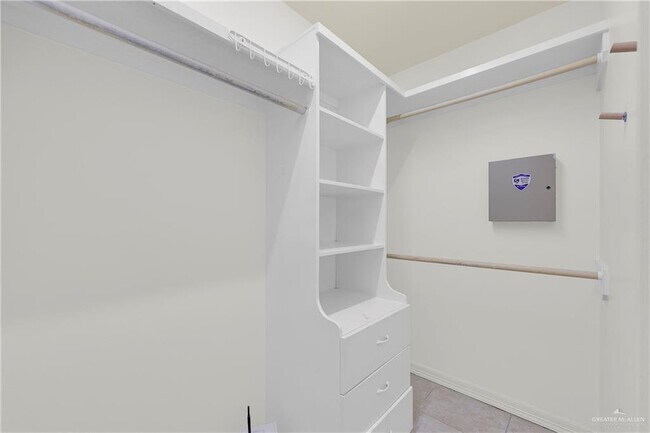 Building Photo - 2523 Yellow Rose Dr