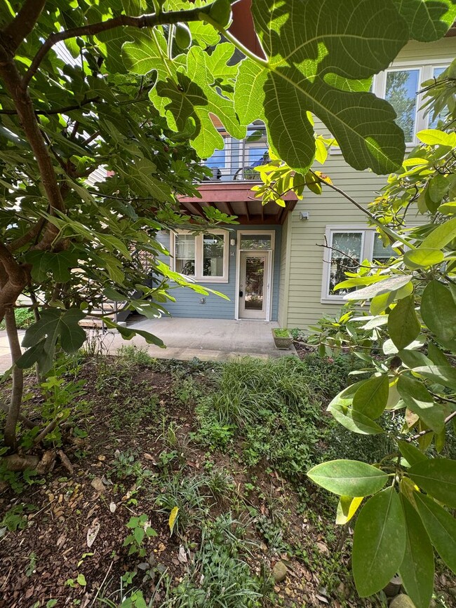 Building Photo - 1325 5th Ave N