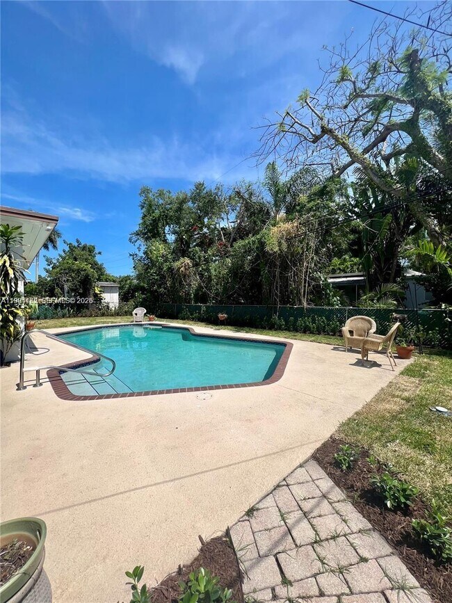 Building Photo - 5970 SW 46th St