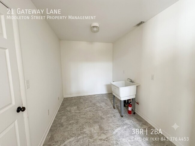 Building Photo - 21 Gateway Ln