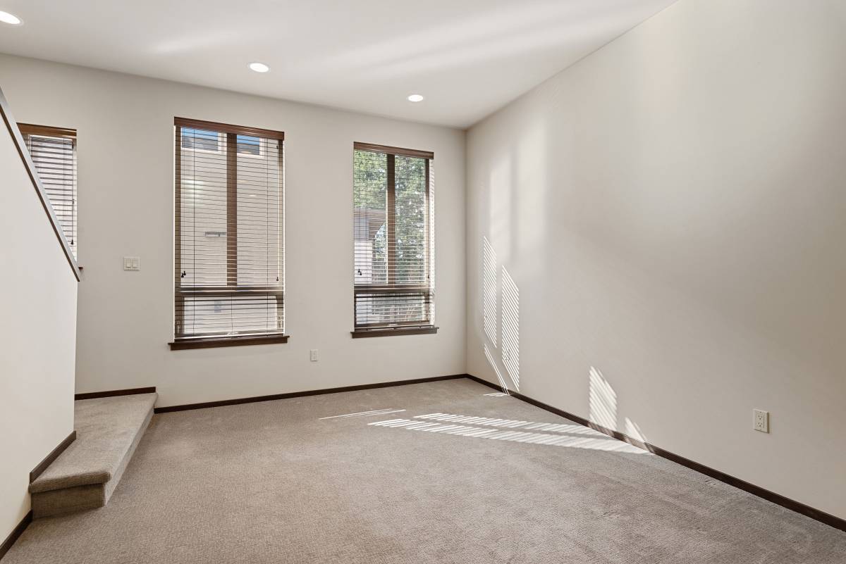 Building Photo - 182 Madrona Way NE