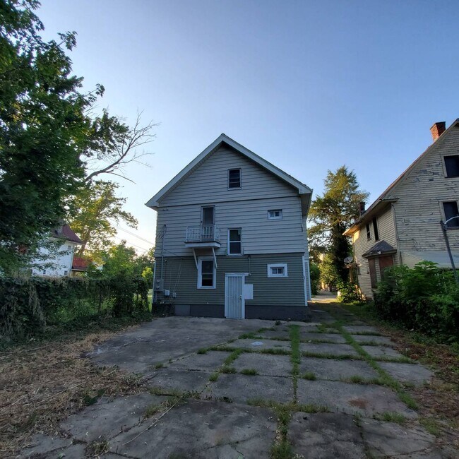 Building Photo - 12098 Chesterfield Ave