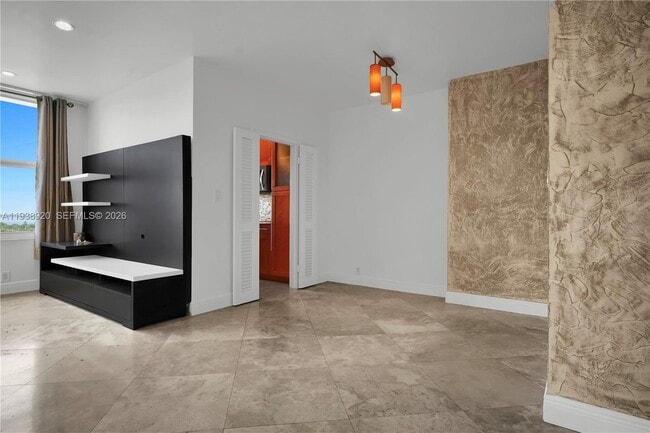 Building Photo - 4747 Collins Ave