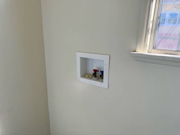 Building Photo - 1423 E 60th St