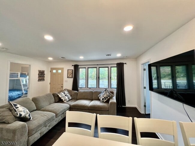 Building Photo - 2 Hilltop Rd