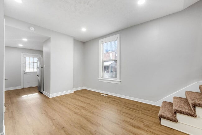 Building Photo - 424 E Mithoff St