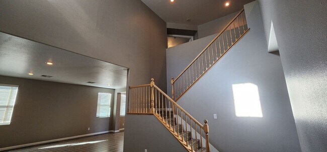 Building Photo - Lone Mountain Heights Luxury Living! 1st-m...