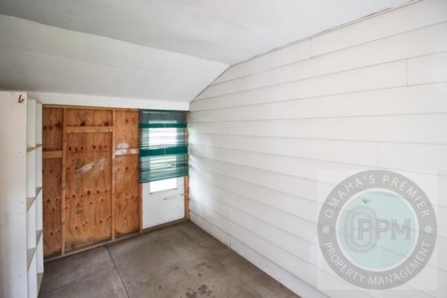 Building Photo - 2 Bed 1 Bath House Located In Council Bluf...