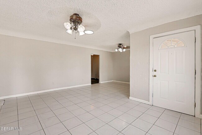 Building Photo - 115 Miller Cir