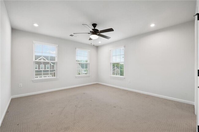 Building Photo - 3005 Eagle Ridge Dr