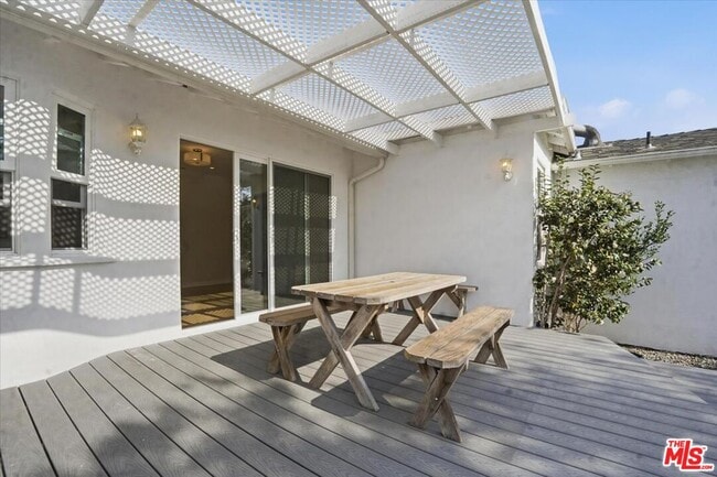 Building Photo - 2317 Veteran Ave