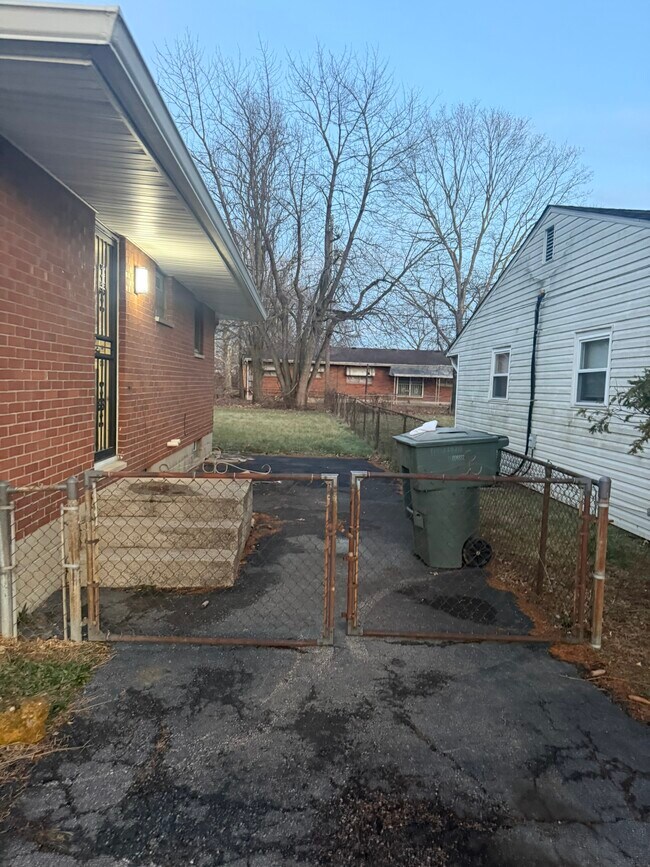 Building Photo - 1894 Pannell Ave