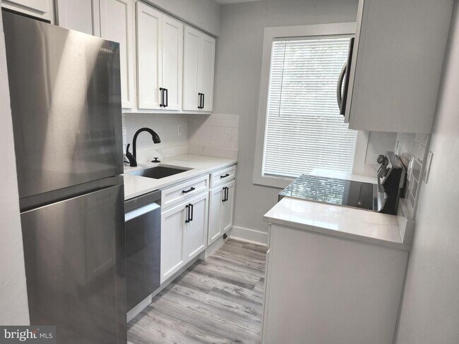 Primary Photo - 3809 V St SE