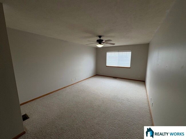 Building Photo - 3 bedroom townhome - SE Lincoln