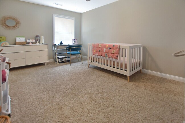 Building Photo - Pet Friendly Three Bedroom!