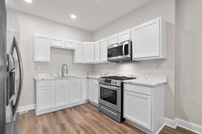 Building Photo - 2429 Ashland Ave