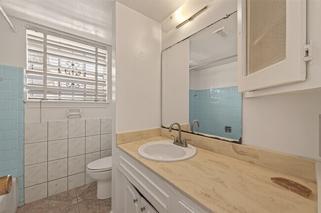 Building Photo - 10607 Bainbridge St