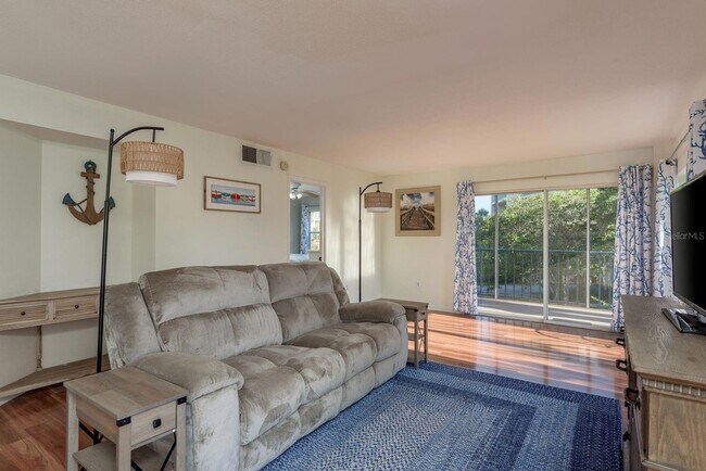 Building Photo - 5557 Sea Forest Dr