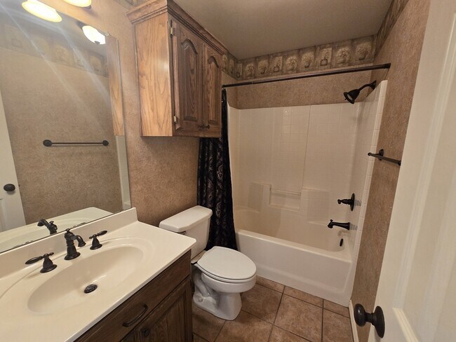 Building Photo - 15298 Wagon Wheel Cir