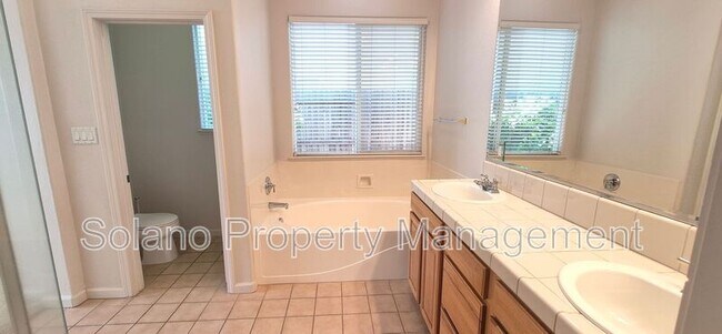 Building Photo - 1085 Crystal Springs Dr