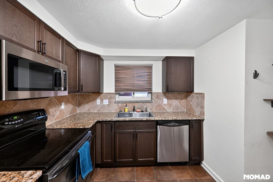 Building Photo - 20 S Logan St