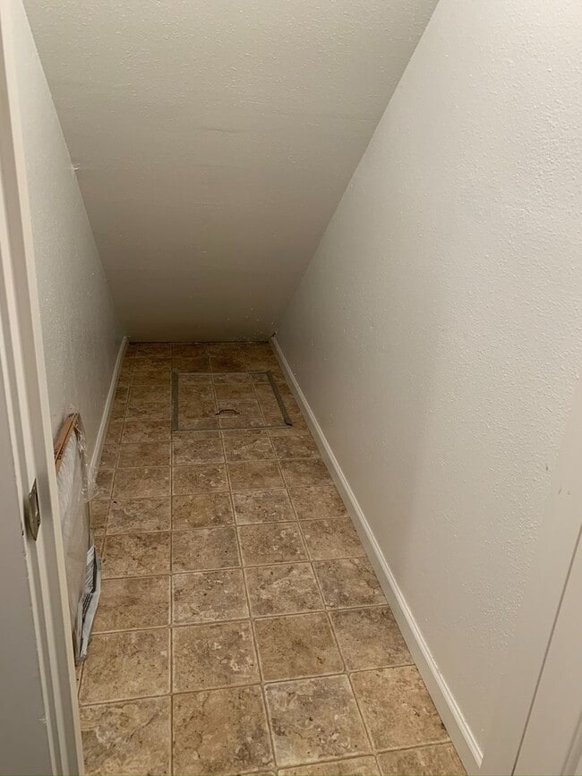 Primary Photo - Large Four Bedroom House in Newberg