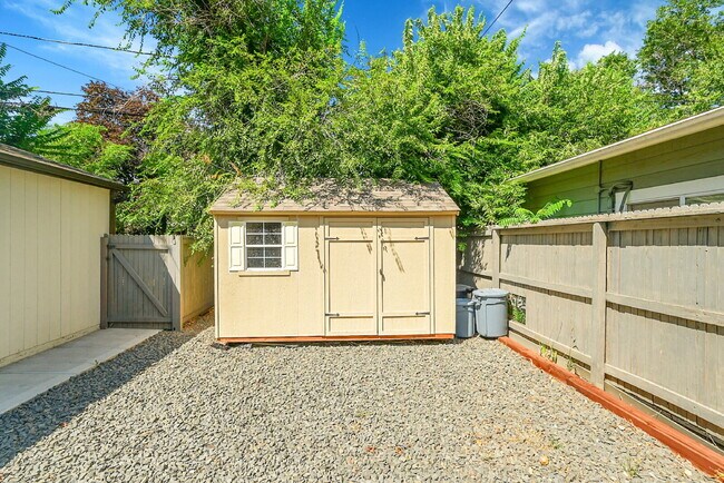 Building Photo - $2,225.00, 2-bed, 1-bath located in Denver.
