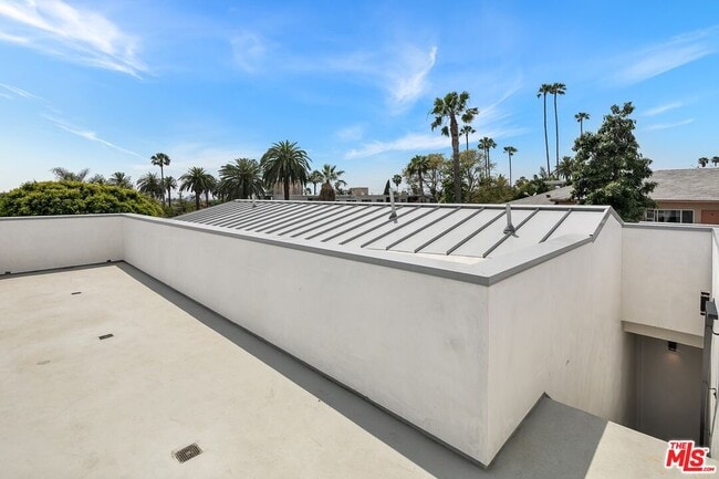 Building Photo - 1236 N Spaulding Ave