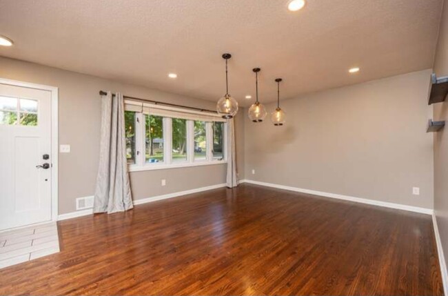 Dining room - 1536 Aquila Ave N